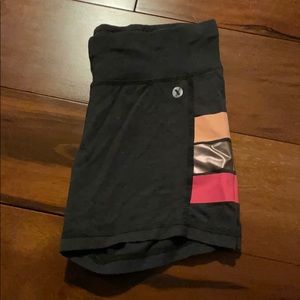 Active wear shorts